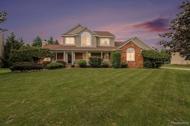 2445 Elkridge Circle, Highland, MI 48356
