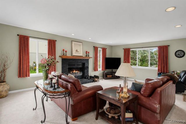 2445 Elkridge Circle, Highland, MI 48356