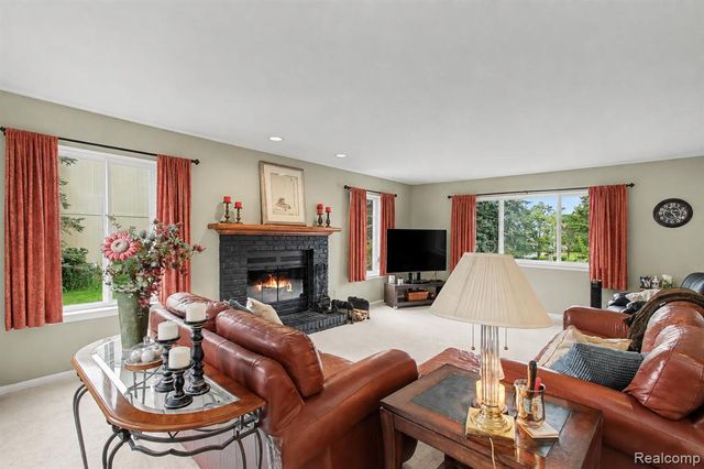 2445 Elkridge Circle, Highland, MI 48356
