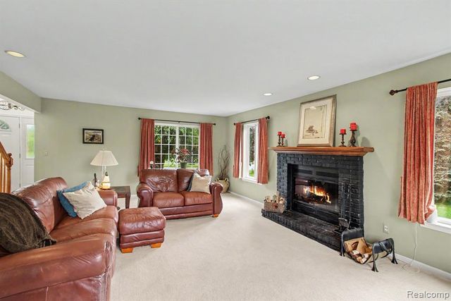 2445 Elkridge Circle, Highland, MI 48356