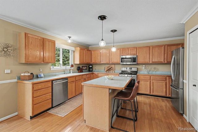 2445 Elkridge Circle, Highland, MI 48356