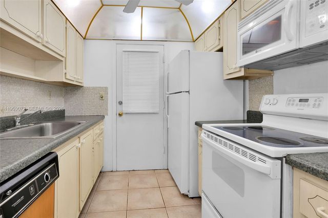 12590 NE 16th Ave 208, North Miami, FL 33161