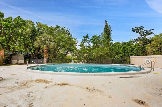 12590 NE 16th Ave 208, North Miami, FL 33161