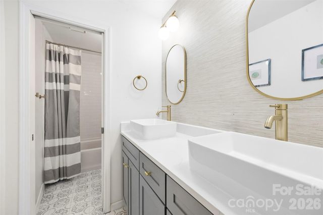 4131 Beauvista Drive, Charlotte, NC 28269