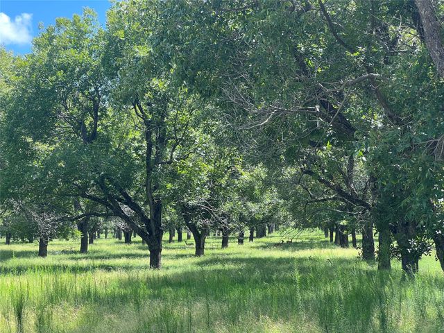 2155 E Landings N, Granbury, TX 76049