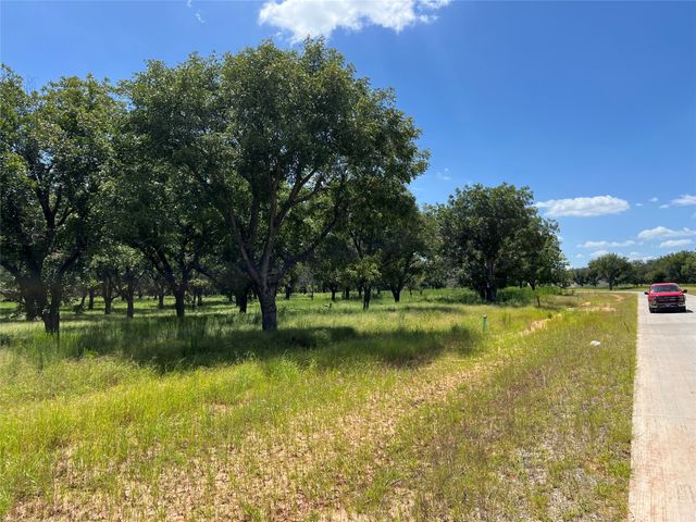 2155 E Landings N, Granbury, TX 76049