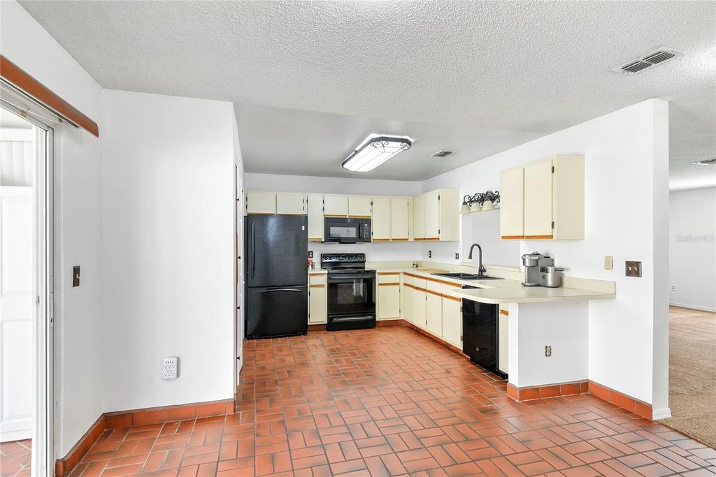 Image 12 of property listing at 6020 SCOTCHWOOD GLEN 108, Orlando, FL 32822