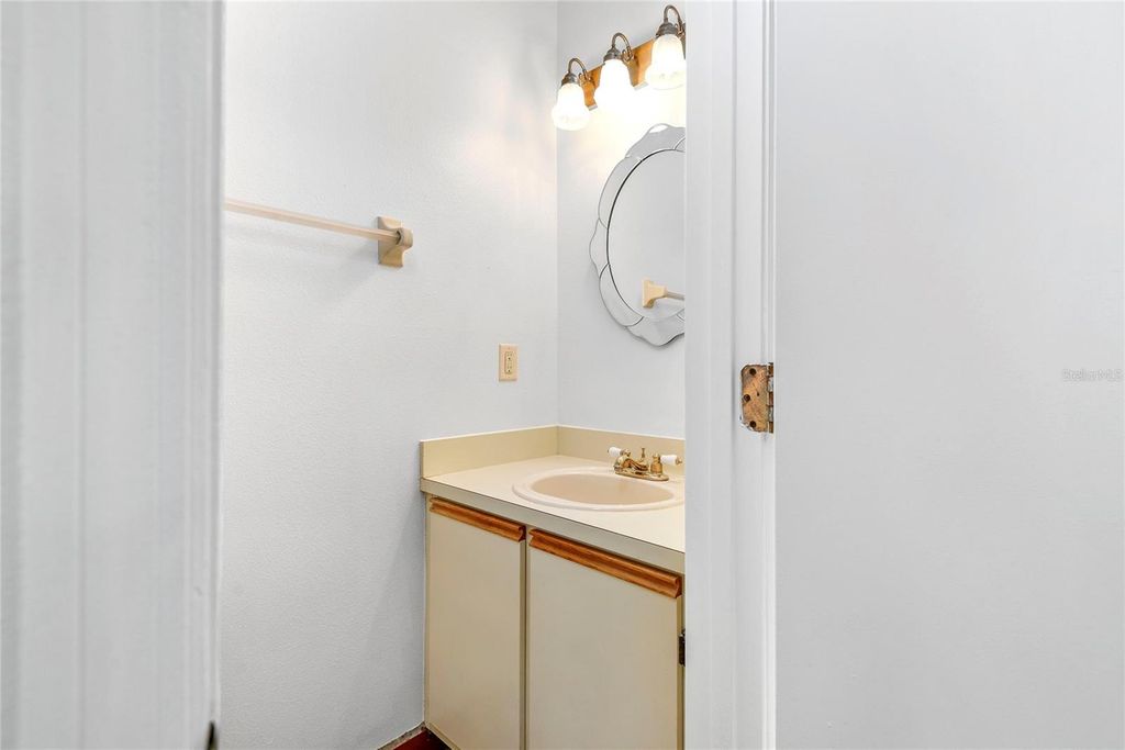 Image 16 of property listing at 6020 SCOTCHWOOD GLEN 108, Orlando, FL 32822