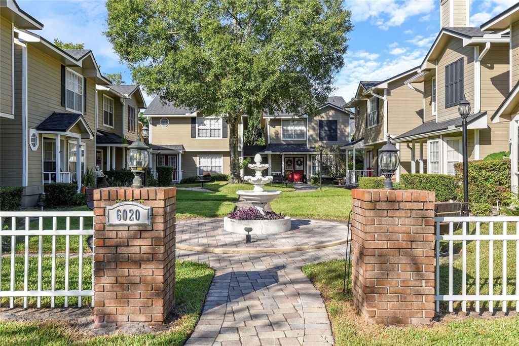 Image 4 of property listing at 6020 SCOTCHWOOD GLEN 108, Orlando, FL 32822