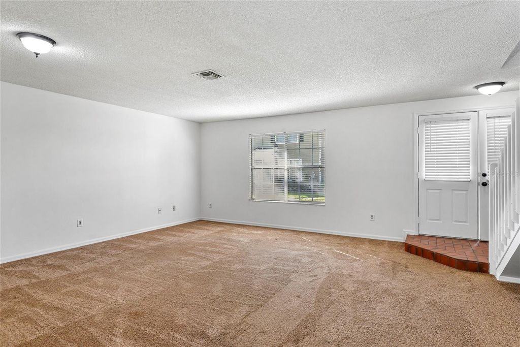 Image 9 of property listing at 6020 SCOTCHWOOD GLEN 108, Orlando, FL 32822