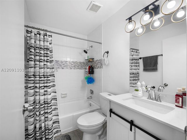 400 NW 214th St 203, Miami Gardens, FL 33169
