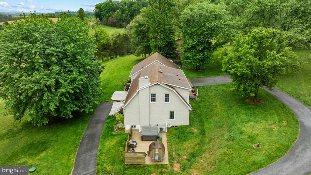 Image 6 of property listing at 8730 MAPLEVILLE, Mount Airy, MD 21771