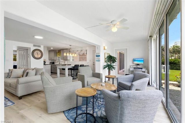 1910 Gulf Shore BLVD N 104, Naples, FL 34102