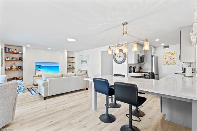 1910 Gulf Shore BLVD N 104, Naples, FL 34102