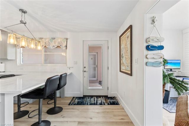 1910 Gulf Shore BLVD N 104, Naples, FL 34102