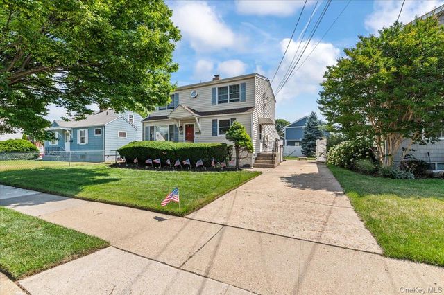 45 Concord Avenue, Bethpage, NY 11714