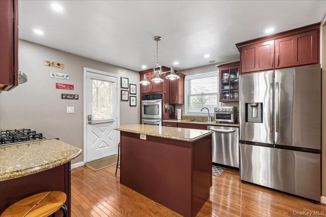 45 Concord Avenue, Bethpage, NY 11714