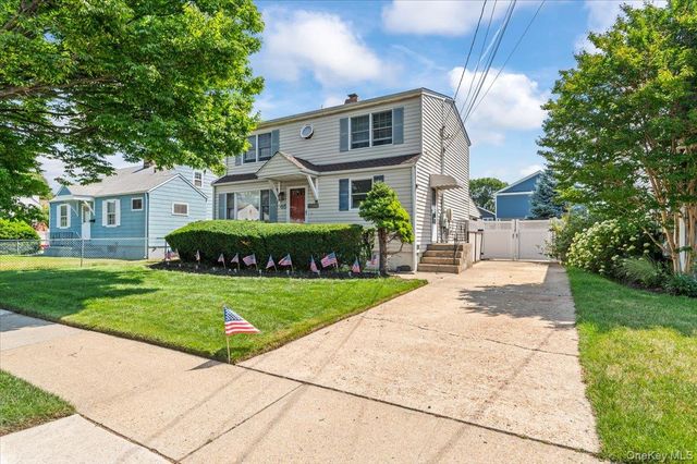 45 Concord Avenue, Bethpage, NY 11714
