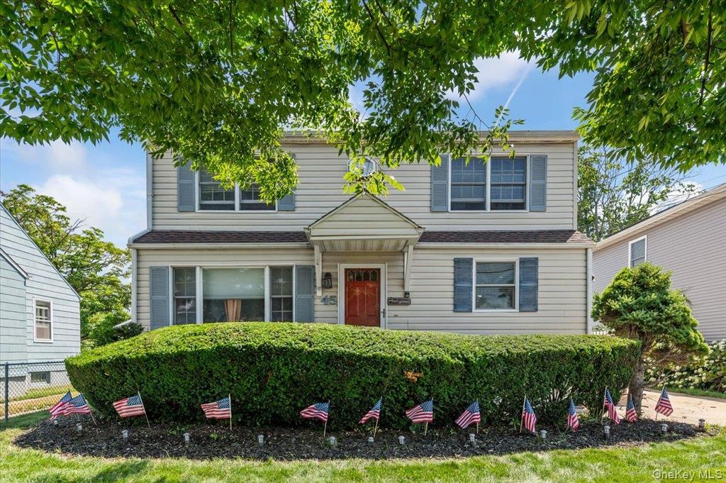 45 Concord Avenue, Bethpage, NY 11714