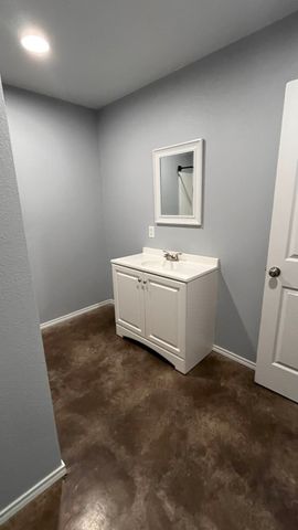 905 W Seventh Street, Bonham, TX 75418