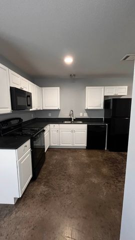 905 W Seventh Street, Bonham, TX 75418