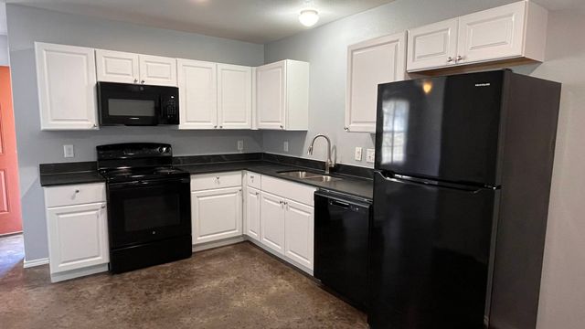 905 W Seventh Street, Bonham, TX 75418