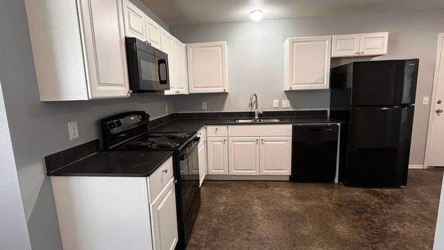 905 W Seventh Street, Bonham, TX 75418