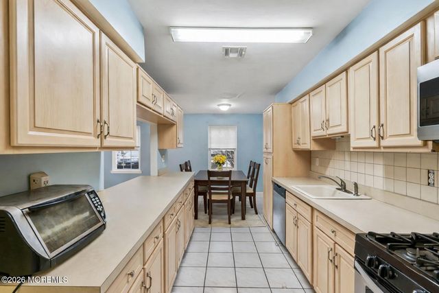 72 Fieldcrest Way, Hazlet, NJ 07730