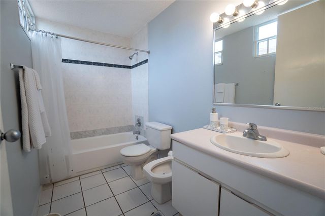 Cond Caparra Chalets 8 2A1, Guaynabo, PR 00966