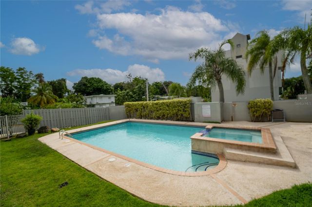 Cond Caparra Chalets 8 2A1, Guaynabo, PR 00966