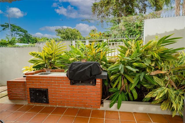 Cond Caparra Chalets 8 2A1, Guaynabo, PR 00966