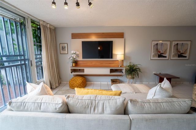 Cond Caparra Chalets 8 2A1, Guaynabo, PR 00966