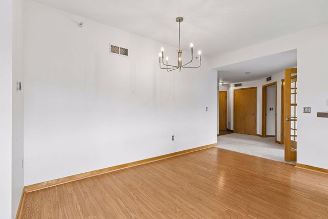 2566 Ellis Avenue 404, Saint Paul, MN 55114