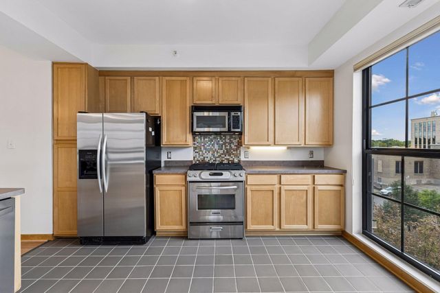 2566 Ellis Avenue 404, Saint Paul, MN 55114
