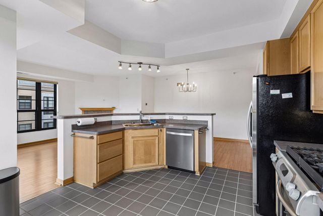 2566 Ellis Avenue 404, Saint Paul, MN 55114