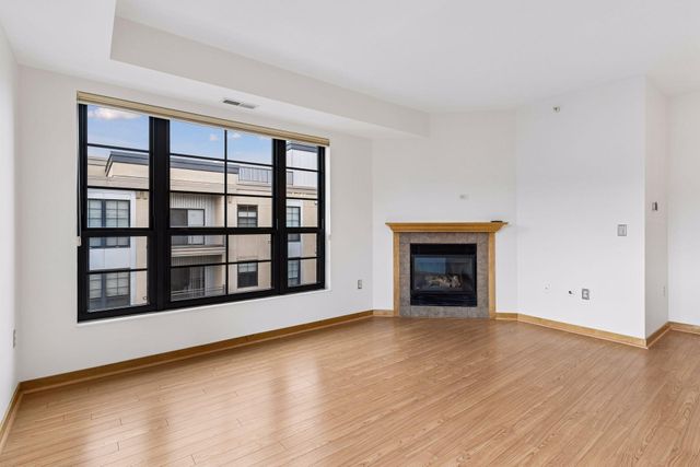 2566 Ellis Avenue 404, Saint Paul, MN 55114