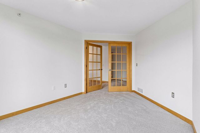 2566 Ellis Avenue 404, Saint Paul, MN 55114