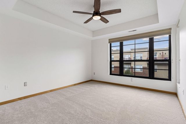 2566 Ellis Avenue 404, Saint Paul, MN 55114