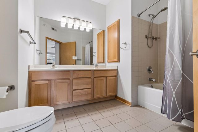 2566 Ellis Avenue 404, Saint Paul, MN 55114
