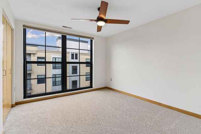 2566 Ellis Avenue 404, Saint Paul, MN 55114