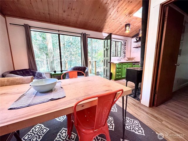 153 Chinook Way, Center Island, WA 98221