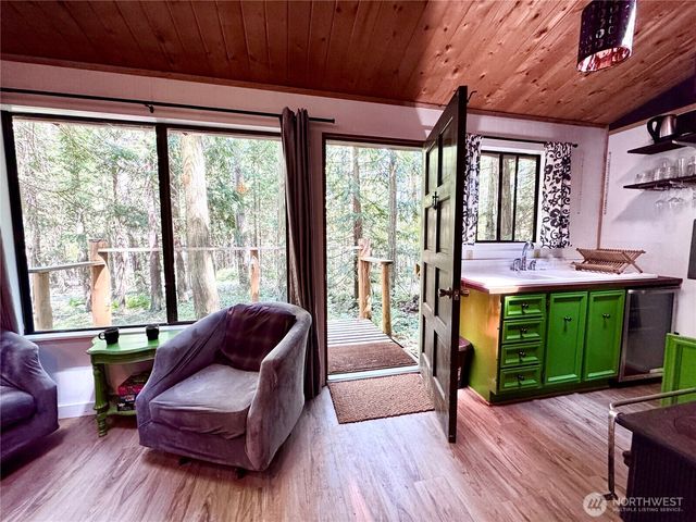 153 Chinook Way, Center Island, WA 98221