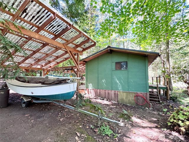 153 Chinook Way, Center Island, WA 98221