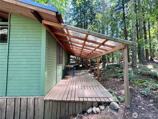 153 Chinook Way, Center Island, WA 98221