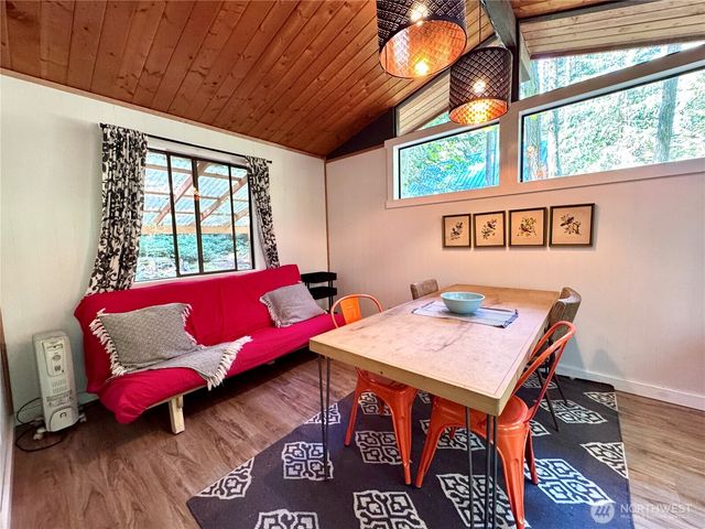 153 Chinook Way, Center Island, WA 98221