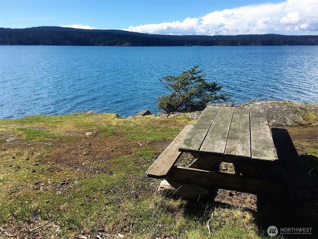 153 Chinook Way, Center Island, WA 98221