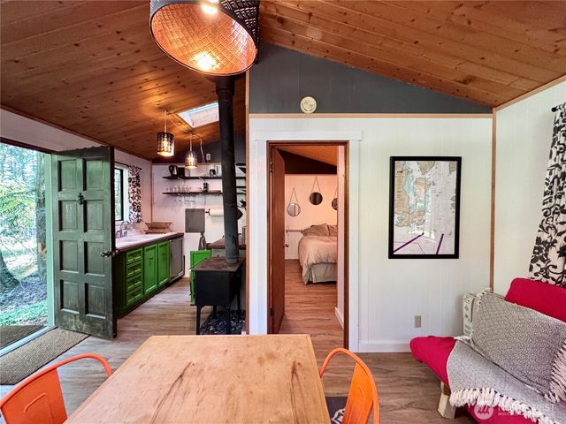 153 Chinook Way, Center Island, WA 98221