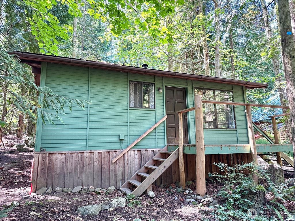 153 Chinook Way, Center Island, WA 98221