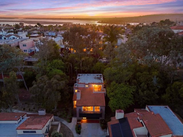 2676 Illion, San Diego, CA 92110