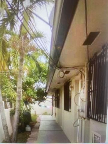 10805 SW 4th St 4, Sweetwater, FL 33174